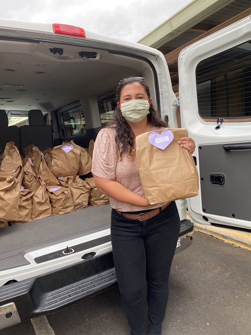 Anuhea Wall '15, MSW '17 distributing care packages on the Big Island of Hawai'i