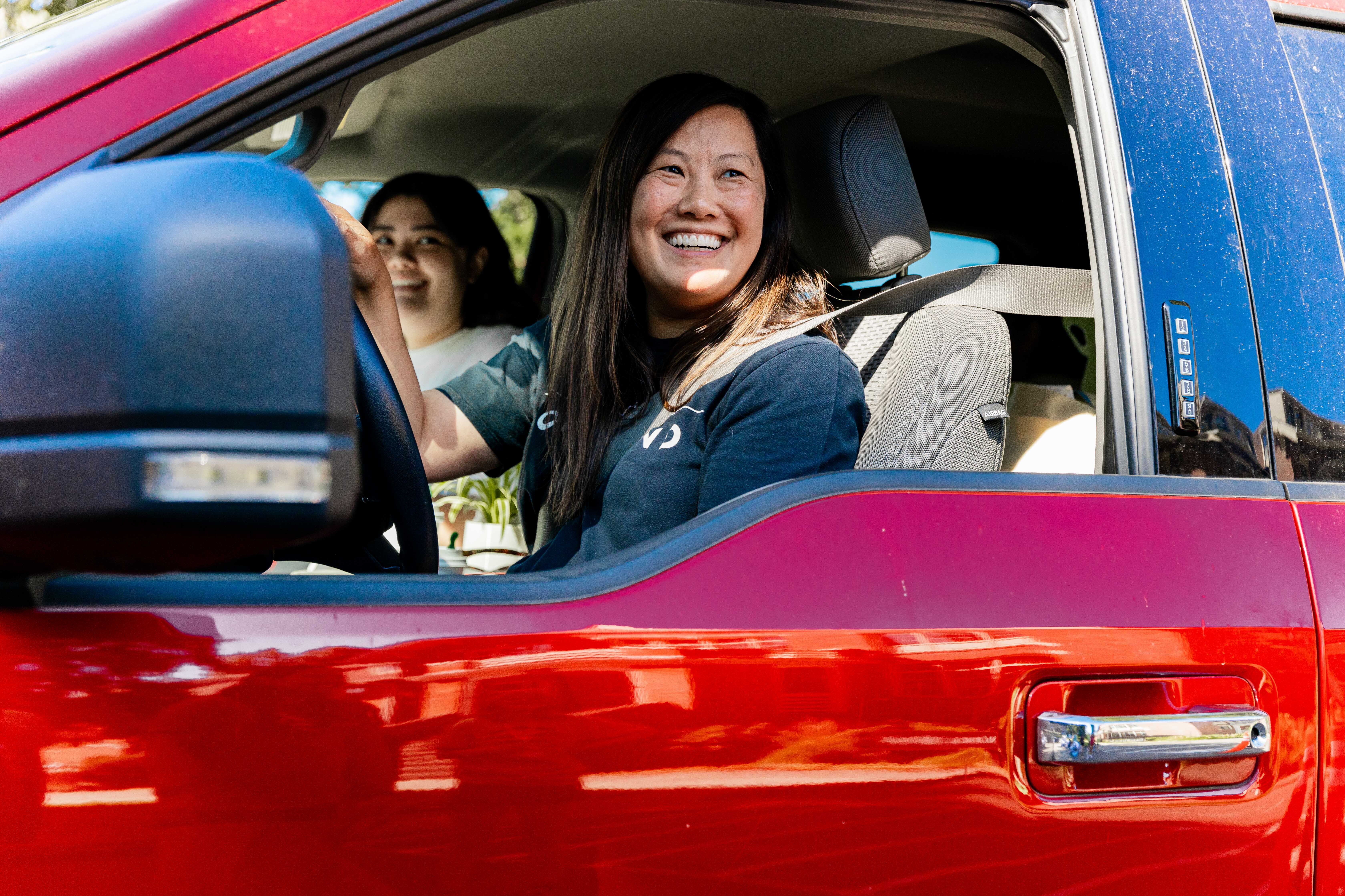 A student is dropped off on campus via car by their guardian.