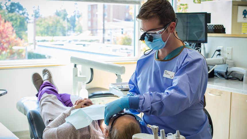 Riley Plank '20 treats a patient