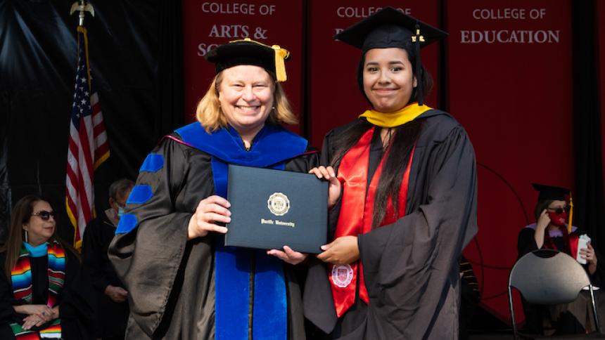 Diana Vazquez receives award at August commencement