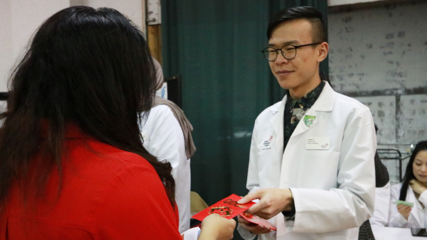 Pharmacy students provide medication info at Tet Festival