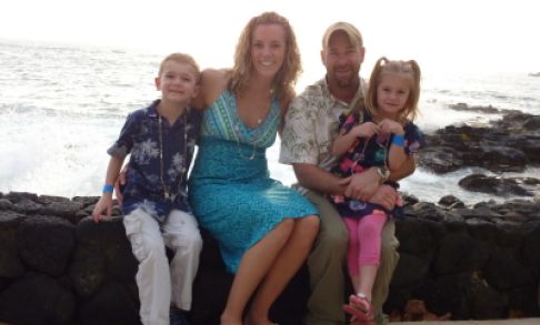 Pacific University alumna Jackie Mrachek ’00, PT ’02, PT ‘03 with her family