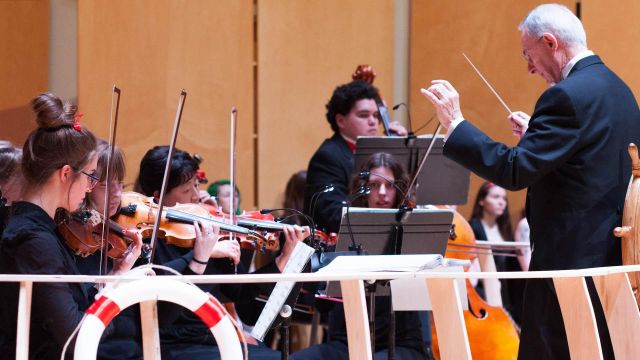 Pacific faculty conducts a music group