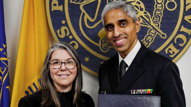 Jessica Scruggs DHS '09 and Surgeon General Vivek Murthy